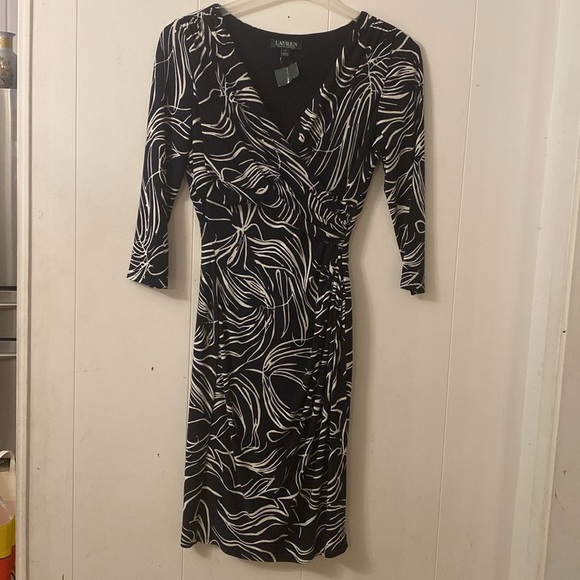 Lauren Ralph Lauren Women's Size 10 Black & White Jersey Sheath Dress Faux Wrap - Picture 14 of 15